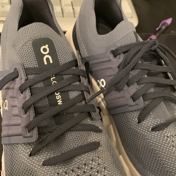 On Helion Cloud Tech Swiss Engineering - Picture 4 of 5